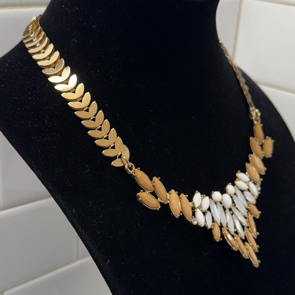 MILA Vintage Prong Set Acrylic Necklace - Picture 4 of 7